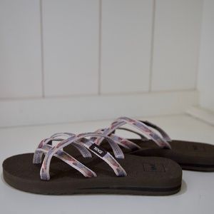 Teva Olowahu Flip Flops